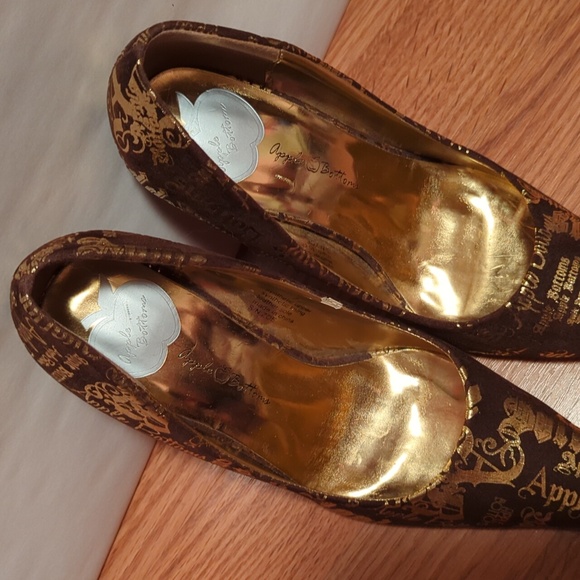 Brand new without box Apple Bottoms Rare Gold print heels (size 7) - Picture 5 of 5
